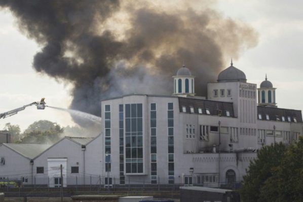 Interdite d’accès dans la mosquée de liberté 6 Extension : La récidiviste gabonaise menace d’incendier le lieu de culte Interdite d’accès dans la mosquée de liberté 6 Extension : La récidiviste gabonaise menace d’incendier le lieu de culte