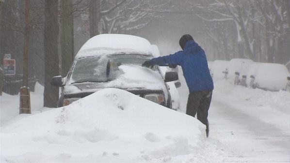 Vent violent, neige et verglas attendus dans 18 départements