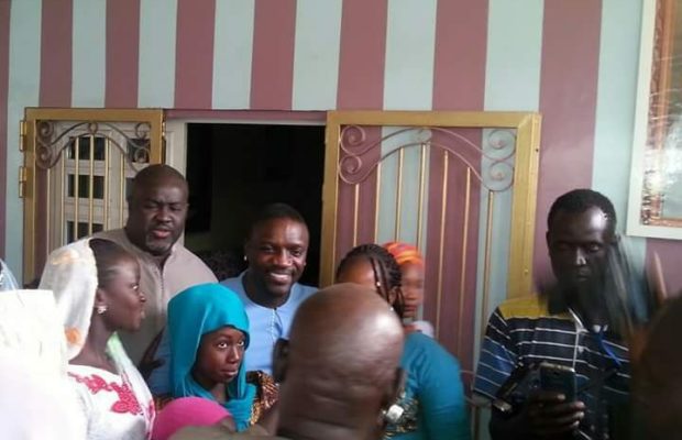 Pourquoi Akon n’a pas pu rencontrer le nouveau khalif, Serigne Mountakha ? Il aurait refusé ses… Pourquoi Akon n’a pas pu rencontrer le nouveau khalif, Serigne Mountakha ? Il aurait refusé ses…