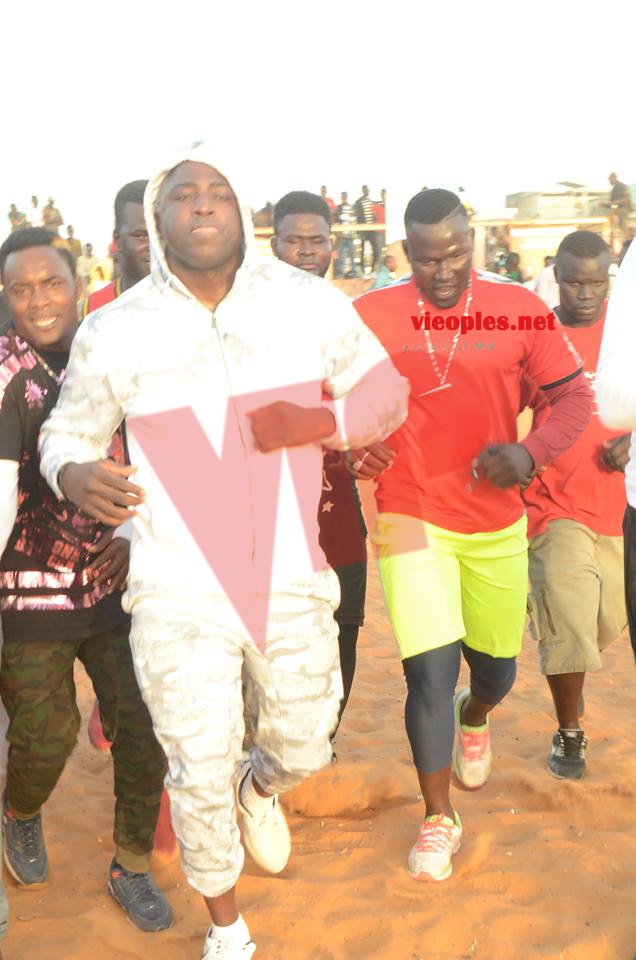 Open Presse de Lac De Guier 2 à Guédiawaye, Balla Gaye et son frére Sa Thies en guest star. Open Presse de Lac De Guier 2 à Guédiawaye, Balla Gaye et son frére Sa Thies en guest star.