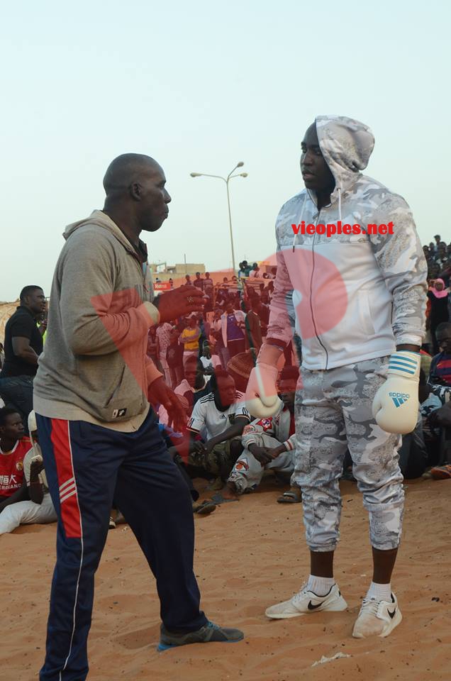 Open Presse de Lac De Guier 2 à Guédiawaye, Balla Gaye et son frére Sa Thies en guest star. Open Presse de Lac De Guier 2 à Guédiawaye, Balla Gaye et son frére Sa Thies en guest star.