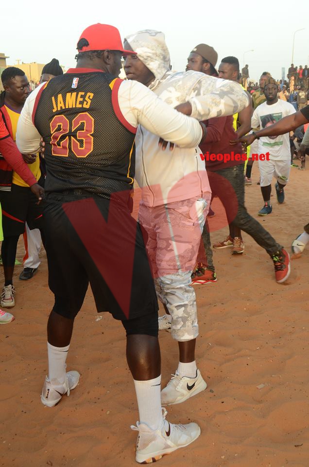 Open Presse de Lac De Guier 2 à Guédiawaye, Balla Gaye et son frére Sa Thies en guest star. Open Presse de Lac De Guier 2 à Guédiawaye, Balla Gaye et son frére Sa Thies en guest star.