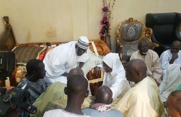 C’est aujourd’hui que Cheikh Ahmadou KARA Mbacké s’est rendue à Touba pour … C’est aujourd’hui que Cheikh Ahmadou KARA Mbacké s’est rendue à Touba pour …