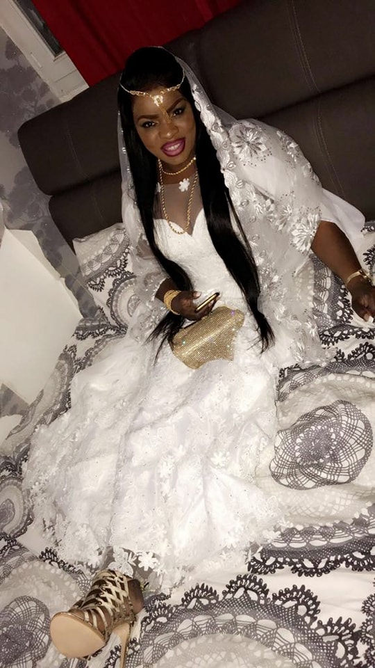 Thiat la soeur du danseur de Pape Diouf Gagnesiry s'est pendue aujourd'hui à Paris. Thiat la soeur du danseur de Pape Diouf Gagnesiry s'est pendue aujourd'hui à Paris.