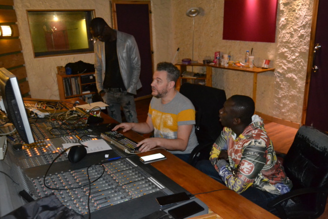 Quelle surprise nous réserve Pape Diou? En studio à Paris avec Alias. Quelle surprise nous réserve Pape Diou? En studio à Paris avec Alias.