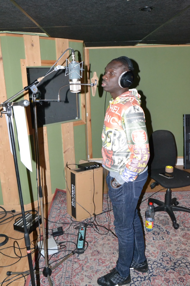 Quelle surprise nous réserve Pape Diou? En studio à Paris avec Alias. Quelle surprise nous réserve Pape Diou? En studio à Paris avec Alias.