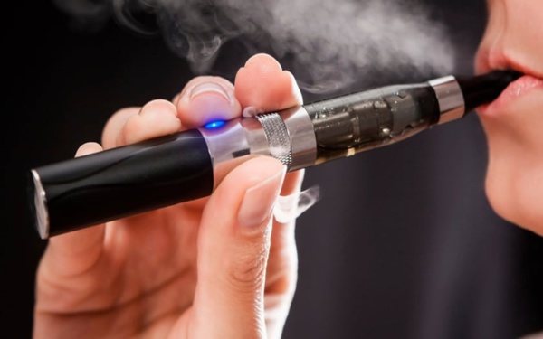 Cigarette électronique : vapoter peut être encore plus dangereux que fumer des cigarettes classiques Cigarette électronique : vapoter peut être encore plus dangereux que fumer des cigarettes classiques