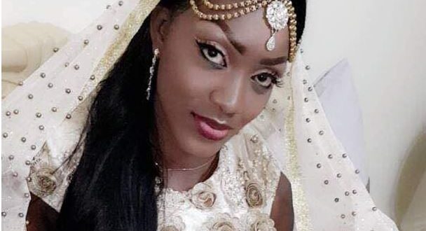 Mariage: Maman Mbaye de la série « Mbettel » dit oui à Zarco Touré, international et défenseur sénégalais Mariage: Maman Mbaye de la série « Mbettel » dit oui à Zarco Touré, international et défenseur sénégalais