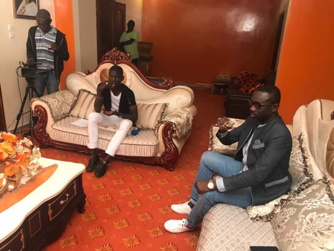 Pape Diouf en mode tournage avec la nouvelle télévision TV7. Bientôt des surprises.