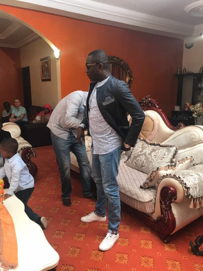 Pape Diouf en mode tournage avec la nouvelle télévision TV7. Bientôt des surprises. Pape Diouf en mode tournage avec la nouvelle télévision TV7. Bientôt des surprises.