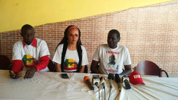Malika, épouse d'Assane Diouf : « On m’a interdit de voir mon mari…sous prétexte que je ne suis pas sa femme » Malika, épouse d'Assane Diouf : « On m’a interdit de voir mon mari…sous prétexte que je ne suis pas sa femme »