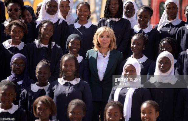 Brigitte Macron était à l’école Mariama Ba de Gorée … Brigitte Macron était à l’école Mariama Ba de Gorée …