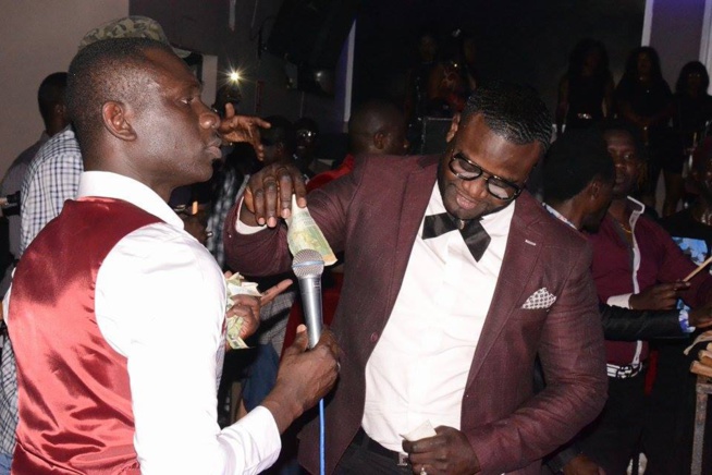 Soirée explosive, Pape Diouf met le feu au Saraba. Revivez les temps forts. Soirée explosive, Pape Diouf met le feu au Saraba. Revivez les temps forts.