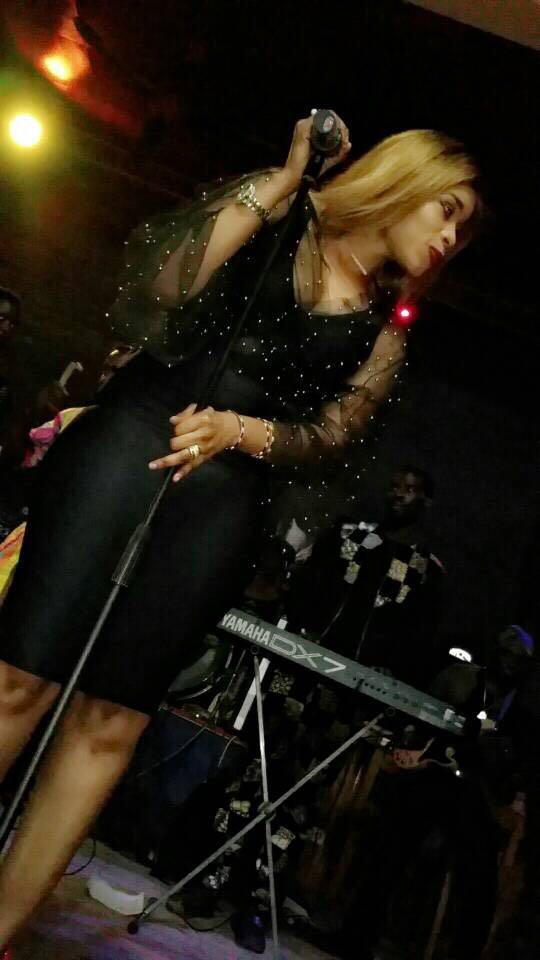 Admirez les dernières photos de Aida Samb dans toutes ses formes au RAVIN NIGHT CLUB. Regardez. Admirez les dernières photos de Aida Samb dans toutes ses formes au RAVIN NIGHT CLUB. Regardez.