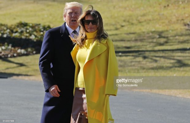 Quand Melania Trump refuse de prendre la main de Donald Trump Quand Melania Trump refuse de prendre la main de Donald Trump