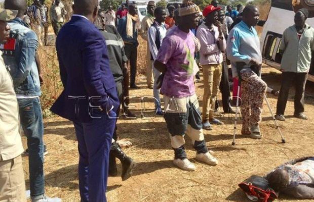 Urgent: Grave accident sur la route de Kaolack: le Ministre Matar Ba apporte les premières secours … Urgent: Grave accident sur la route de Kaolack: le Ministre Matar Ba apporte les premières secours …