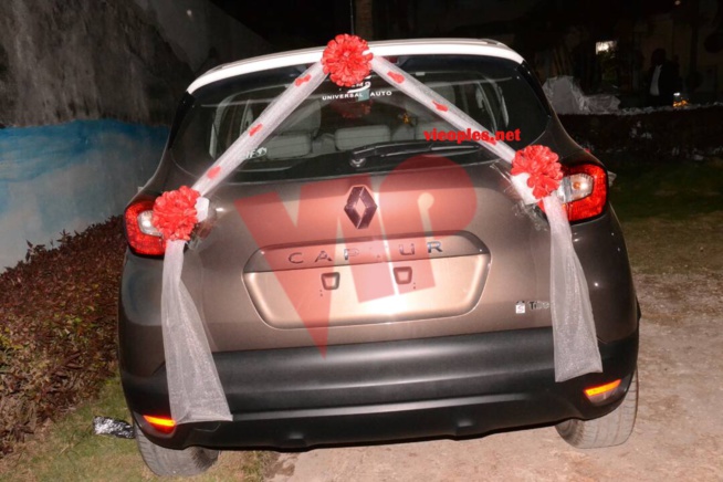 Le cadeau de El Hadj Ndiaye à sa fille Diéba le jour de son mariage. Regardez cette belle voiture.