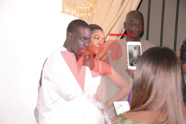 Le cadeau de El Hadj Ndiaye à sa fille Diéba le jour de son mariage. Regardez cette belle voiture. Le cadeau de El Hadj Ndiaye à sa fille Diéba le jour de son mariage. Regardez cette belle voiture.