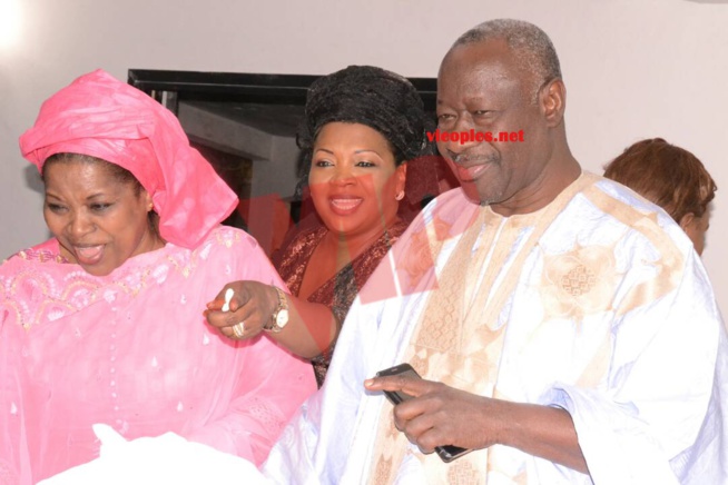 Le cadeau de El Hadj Ndiaye à sa fille Diéba le jour de son mariage. Regardez cette belle voiture. Le cadeau de El Hadj Ndiaye à sa fille Diéba le jour de son mariage. Regardez cette belle voiture.