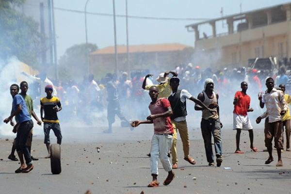 Médina Gounass : un violent accrochage entre douaniers sénégalais et pèlerins Bissau-guinéens fait deux morts Médina Gounass : un violent accrochage entre douaniers sénégalais et pèlerins Bissau-guinéens fait deux morts