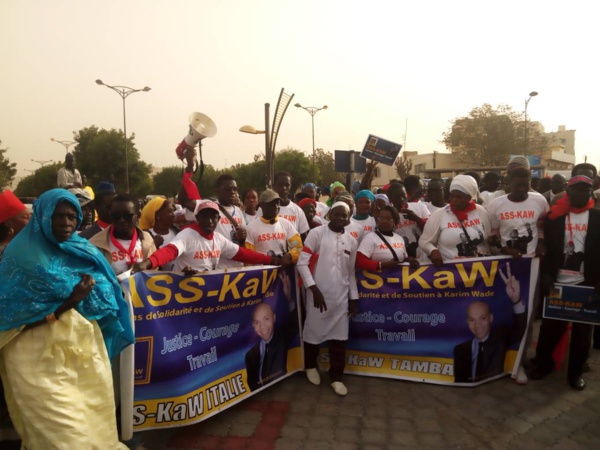 « Si Karim Wade n'est pas candidat…Macky Sall ne le sera pas non plus... » (Mouvement Askaw) « Si Karim Wade n'est pas candidat…Macky Sall ne le sera pas non plus... » (Mouvement Askaw)