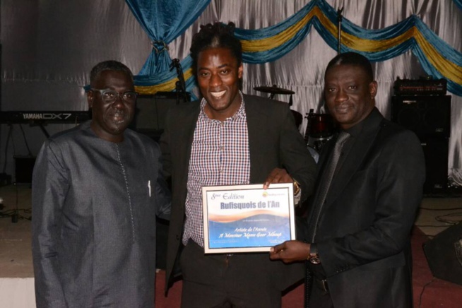 Mame Goor Diazaka met le feu au gala des Rufusquois et promet de chauffer Sorano le 03 mars marquant son anniversaire. Mame Goor Diazaka met le feu au gala des Rufusquois et promet de chauffer Sorano le 03 mars marquant son anniversaire.