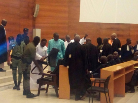Khalifa Sall au 13e jour de son procès : "Je suis l'un des rares maires (...) Je n’ai pas de prête-nom, ni de coffre-fort" Khalifa Sall au 13e jour de son procès : "Je suis l'un des rares maires (...) Je n’ai pas de prête-nom, ni de coffre-fort"