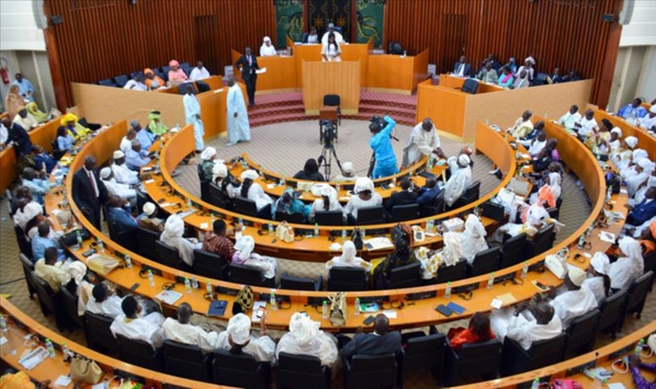Quand invectives, insultes et invites à la bagarre règnent à l’Assemblée nationale Quand invectives, insultes et invites à la bagarre règnent à l’Assemblée nationale