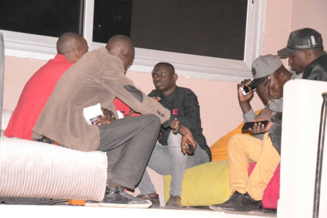 À jour j - 02 Pape Diouf à fond dans ses répétitions pour le grand jour de la nuit de la jeunesse au grand theatre. À jour j - 02 Pape Diouf à fond dans ses répétitions pour le grand jour de la nuit de la jeunesse au grand theatre.