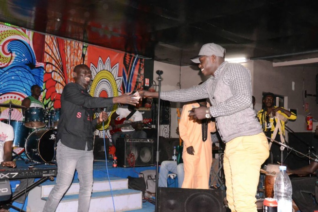 À jour j - 02 Pape Diouf à fond dans ses répétitions pour le grand jour de la nuit de la jeunesse au grand theatre. À jour j - 02 Pape Diouf à fond dans ses répétitions pour le grand jour de la nuit de la jeunesse au grand theatre.