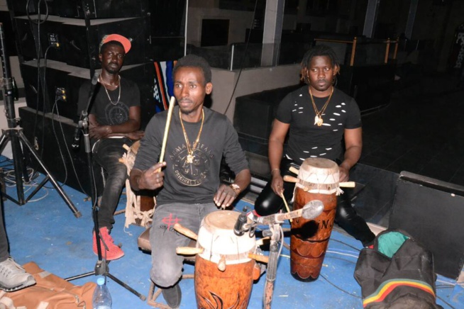 À jour j - 02 Pape Diouf à fond dans ses répétitions pour le grand jour de la nuit de la jeunesse au grand theatre. À jour j - 02 Pape Diouf à fond dans ses répétitions pour le grand jour de la nuit de la jeunesse au grand theatre.