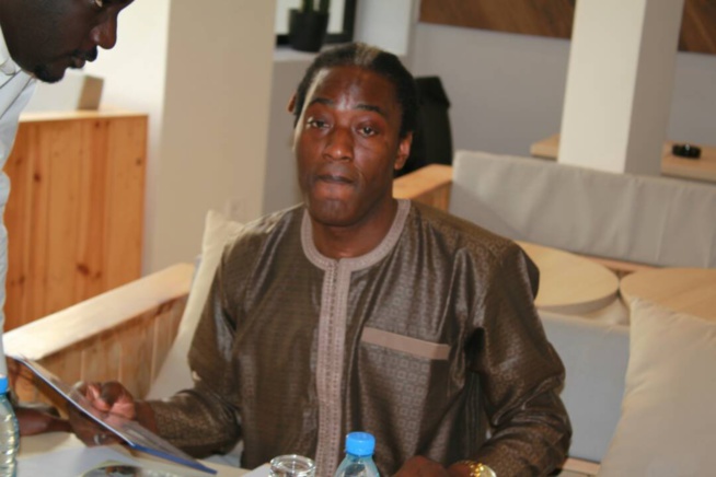 Mame Goor Diazaka face aux journalistes pour presenter ses 4 titres explosifs et promet de réunir les Thione Seck, Waly, Youssou Ndour et Pape Diouf à Sorano le 03 mars. Mame Goor Diazaka face aux journalistes pour presenter ses 4 titres explosifs et promet de réunir les Thione Seck, Waly, Youssou Ndour et Pape Diouf à Sorano le 03 mars.