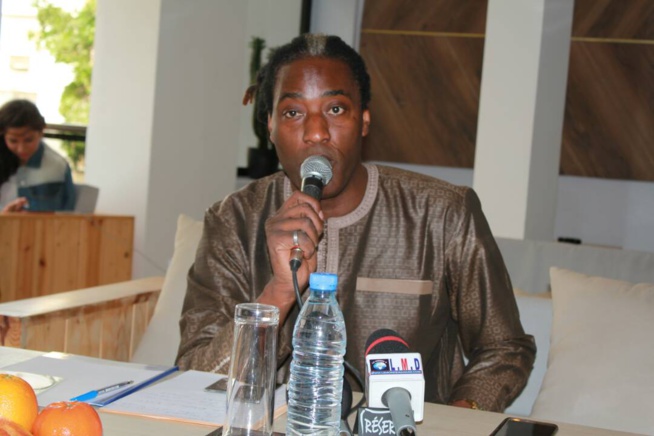 Mame Goor Diazaka face aux journalistes pour presenter ses 4 titres explosifs et promet de réunir les Thione Seck, Waly, Youssou Ndour et Pape Diouf à Sorano le 03 mars. Mame Goor Diazaka face aux journalistes pour presenter ses 4 titres explosifs et promet de réunir les Thione Seck, Waly, Youssou Ndour et Pape Diouf à Sorano le 03 mars.