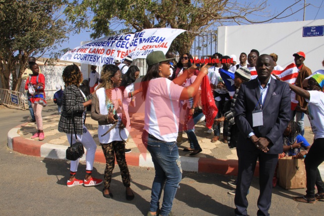 Les images de l'arrivé du nouveau Président Libérien George Whea avec le Président Macky Sall à Dakar.