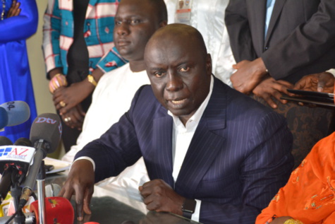 Idrissa Seck revient à la charge: "Monsieur le président de la République ne fuyez pas le débat..." Idrissa Seck revient à la charge: "Monsieur le président de la République ne fuyez pas le débat..."