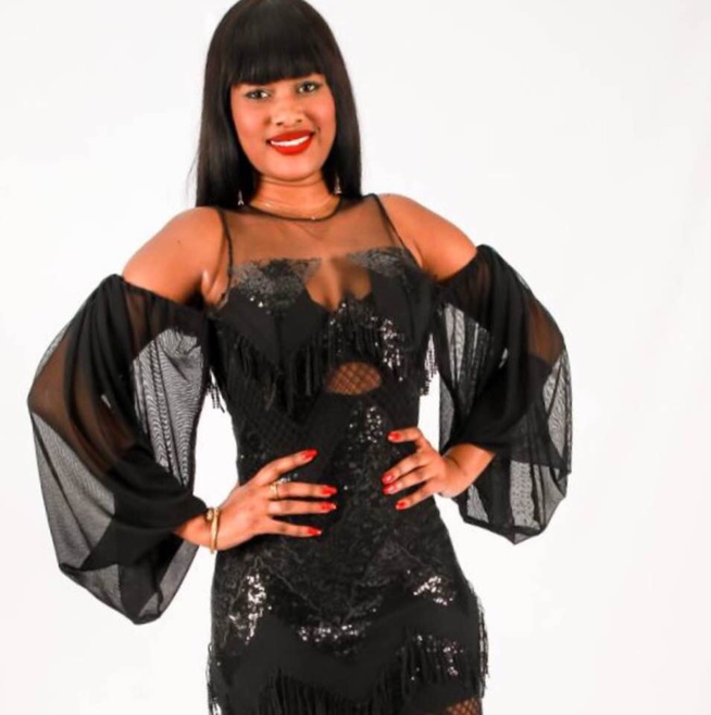 Hanches bien taillées, robe de prestige: Khady ka de la Sen tv, une vraie Jongoma qui brille dans ses tenues … Hanches bien taillées, robe de prestige: Khady ka de la Sen tv, une vraie Jongoma qui brille dans ses tenues …