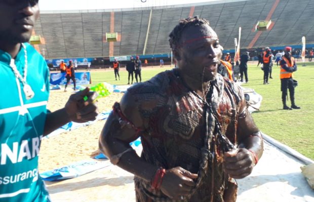 À quelques heures du combat, Ama Baldé mine l’enceinte où il fera face à Papa Sow. À quelques heures du combat, Ama Baldé mine l’enceinte où il fera face à Papa Sow.