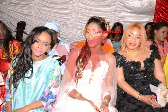 BAPTEME: Regardez le "SANGNE SÉ" époustouflant de la seconde douce moitié du transitaire Lamine Ndao. BAPTEME: Regardez le "SANGNE SÉ" époustouflant de la seconde douce moitié du transitaire Lamine Ndao.