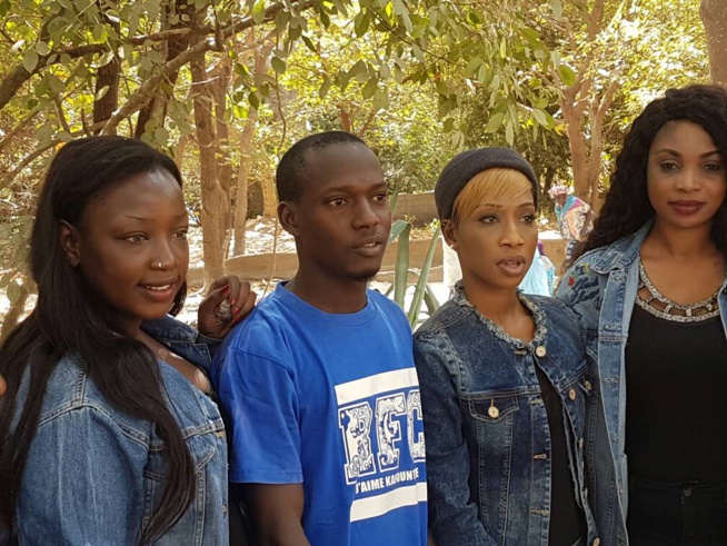 L'association de Jeunes de Kafountine en compagnie du Groupe Safari à leur Festival. L'association de Jeunes de Kafountine en compagnie du Groupe Safari à leur Festival.