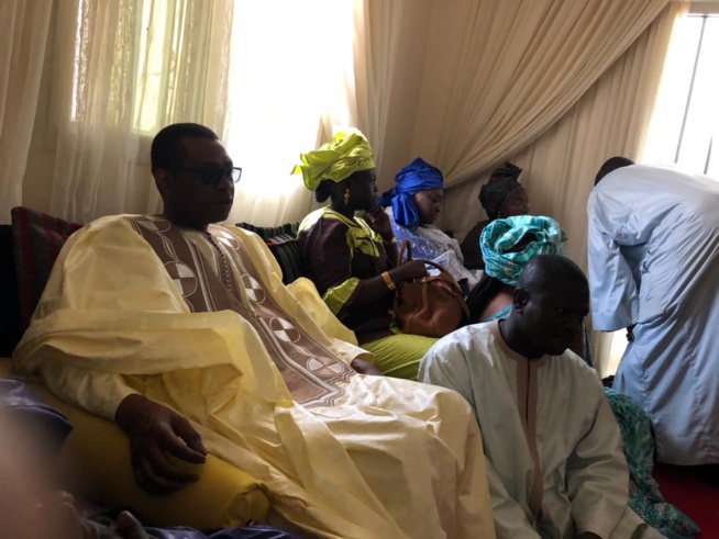 Le ministre conseiller Youssou Ndour en compagnie de Serigne Abdourahmane Mbacké et Mara Dieng à Porokhane chez Sokhna Bali Mountakha.
