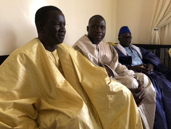 Le ministre conseiller Youssou Ndour en compagnie de Serigne Abdourahmane Mbacké et Mara Dieng à Porokhane chez Sokhna Bali Mountakha.