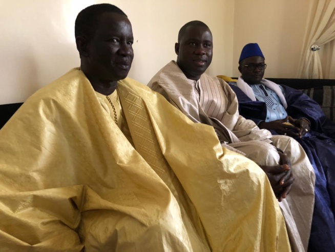 Le ministre conseiller Youssou Ndour en compagnie de Serigne Abdourahmane Mbacké et Mara Dieng à Porokhane chez Sokhna Bali Mountakha.