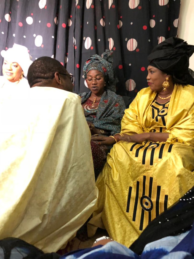 Le ministre conseiller Youssou Ndour en compagnie de Serigne Abdourahmane Mbacké et Mara Dieng à Porokhane chez Sokhna Bali Mountakha.