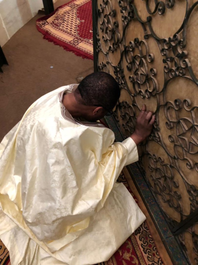 Le ministre conseiller Youssou Ndour en compagnie de Serigne Abdourahmane Mbacké et Mara Dieng à Porokhane chez Sokhna Bali Mountakha.