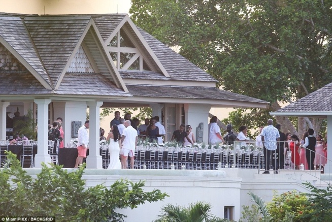 Justin Bieber : son père se marie, le chanteur assiste à la cérémonie avec Selena Gomez. Regardez ce qu ils font … Justin Bieber : son père se marie, le chanteur assiste à la cérémonie avec Selena Gomez. Regardez ce qu ils font …