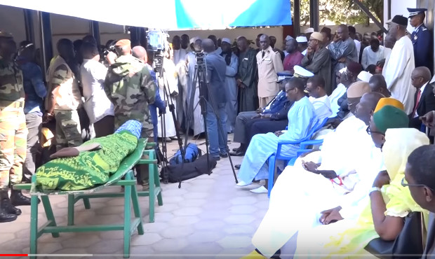 Vidéo : Levée du corps : L’ultime hommage rendu à Amadou Mbaye Loum.