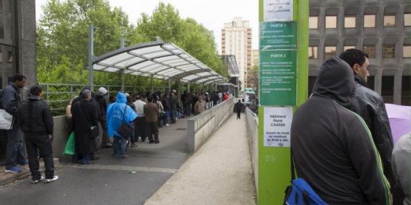 « Immigration maîtrisée » : combien pèsent les sans-papiers africains dans l’économie française ? « Immigration maîtrisée » : combien pèsent les sans-papiers africains dans l’économie française ?