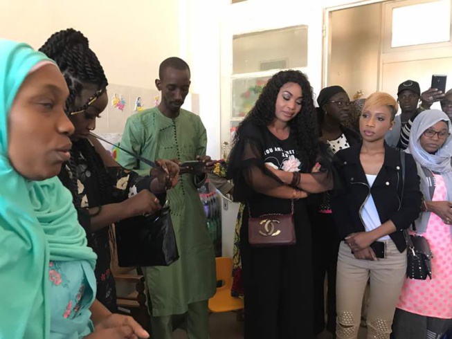 Le trio du Groupe Safari chez les enfants de l'hôpital le Dantec. Le trio du Groupe Safari chez les enfants de l'hôpital le Dantec.