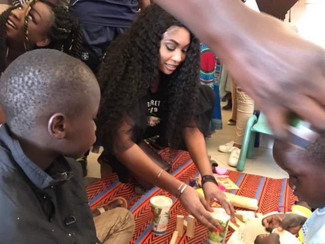 Le trio du Groupe Safari chez les enfants de l'hôpital le Dantec.