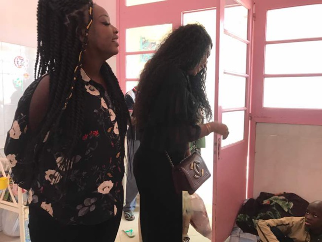 Le trio du Groupe Safari chez les enfants de l'hôpital le Dantec.